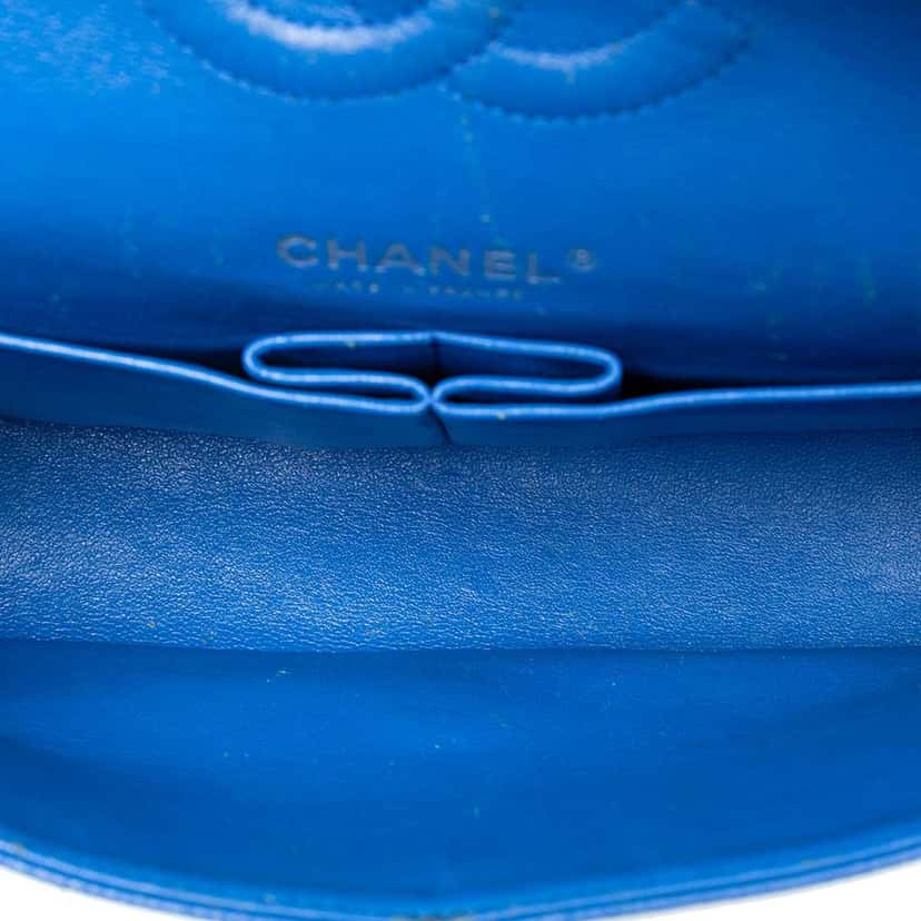 Chanel Medium Classic Caviar Double Flap Blue Leather Good condition - Model View