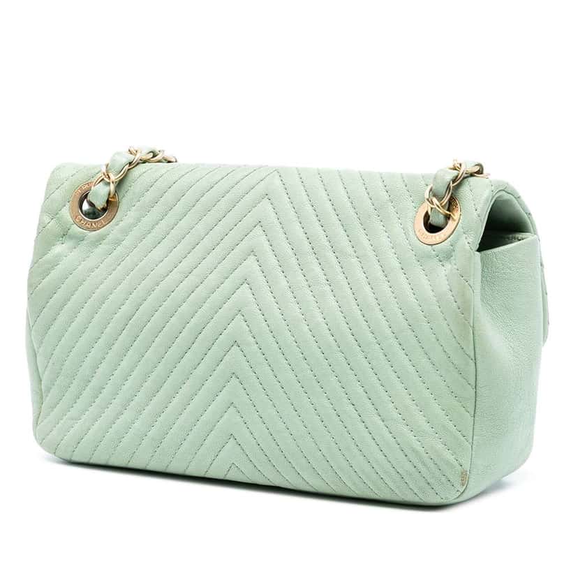 Chanel Small Chevron Wrinkled Calfskin Medallion Charm Surpique Flap Green Leather Good condition - Back View