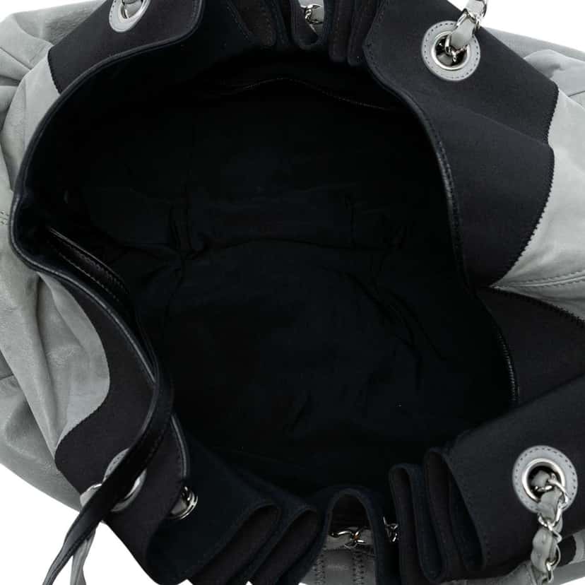 Chanel Lambskin Stretch Spirit Cabas Tote Grey Leather Good condition - Model View