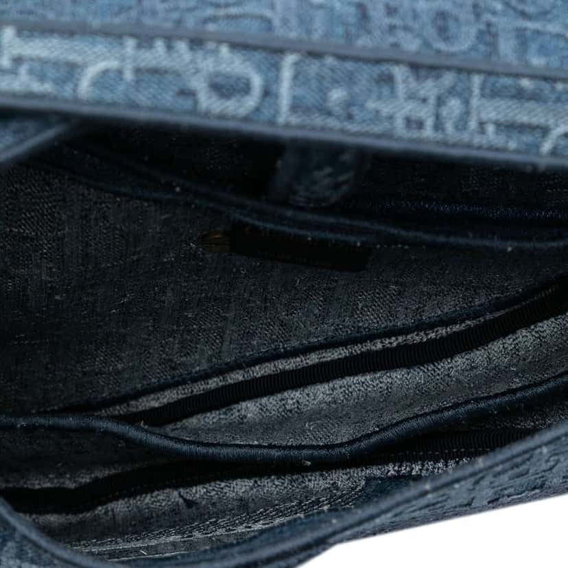 Dior Oblique Embroidered Denim Saddle Bag Blue Denim Good condition - Model View