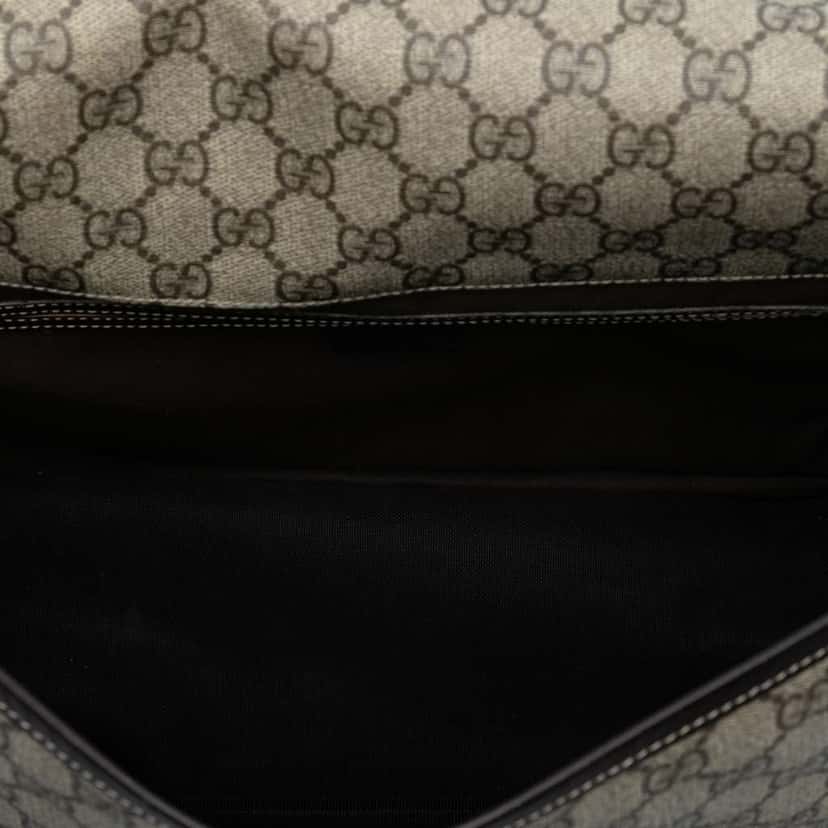 Gucci GG Supreme Messenger Bag Brown Canvas Good condition - Model View