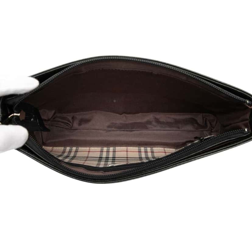 Burberry Leather Shoulder Bag Black Leather Very good condition - Model View