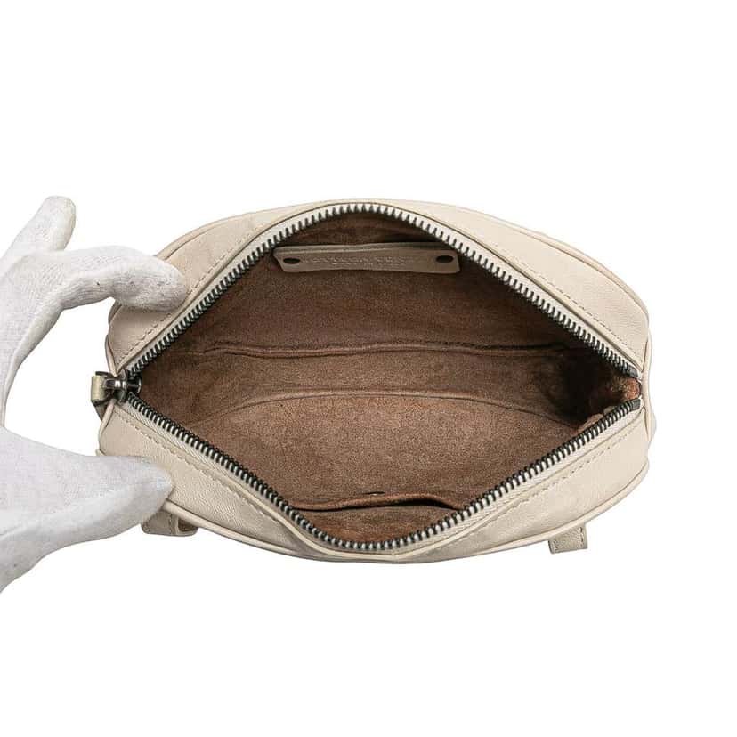 Bottega Veneta Nappa Intrecciato Belt Bag White Leather Good condition - Model View