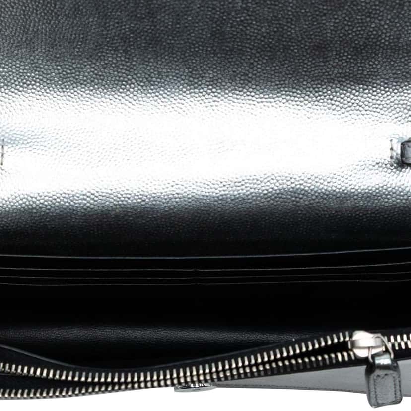 Saint Laurent Metallic Grain de Poudre Monogram Kate Tassel Wallet on Chain Silver Leather Good condition - Model View