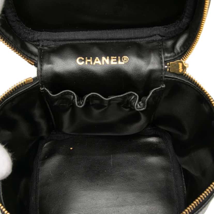 Chanel CC Caviar Vanity Bag Black Leather Good condition - Model View