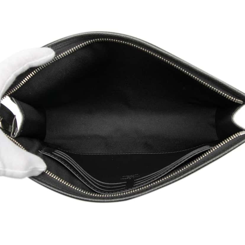 Louis Vuitton Taiga Pochette Voyage MM Black Leather Good condition - Model View