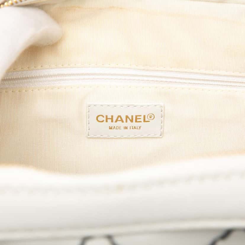 Chanel CC Wild Stitch Handbag White Leather Good condition - Box View