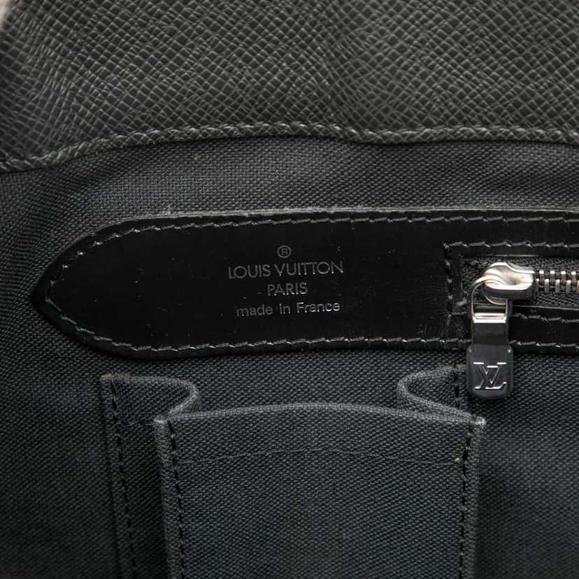 Louis Vuitton Taiga Kasbek GM Black Leather Good condition - Box View