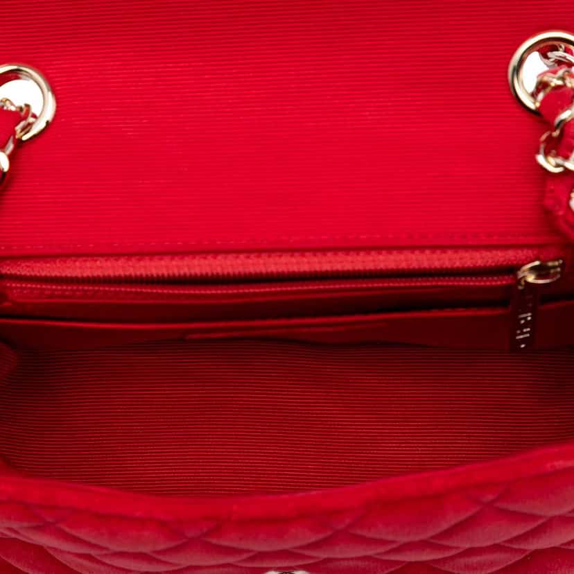 Chanel Mini Square Classic Velvet Single Flap Red Velvet Good condition - Model View