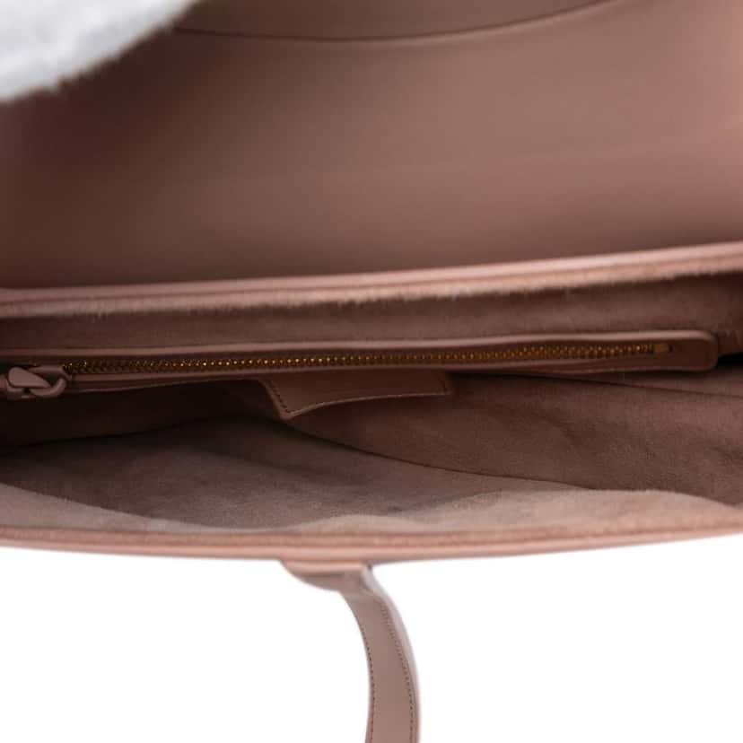 Dior Ultra Matte Calfskin Saddle Bag Pink Leather Good condition - Model View
