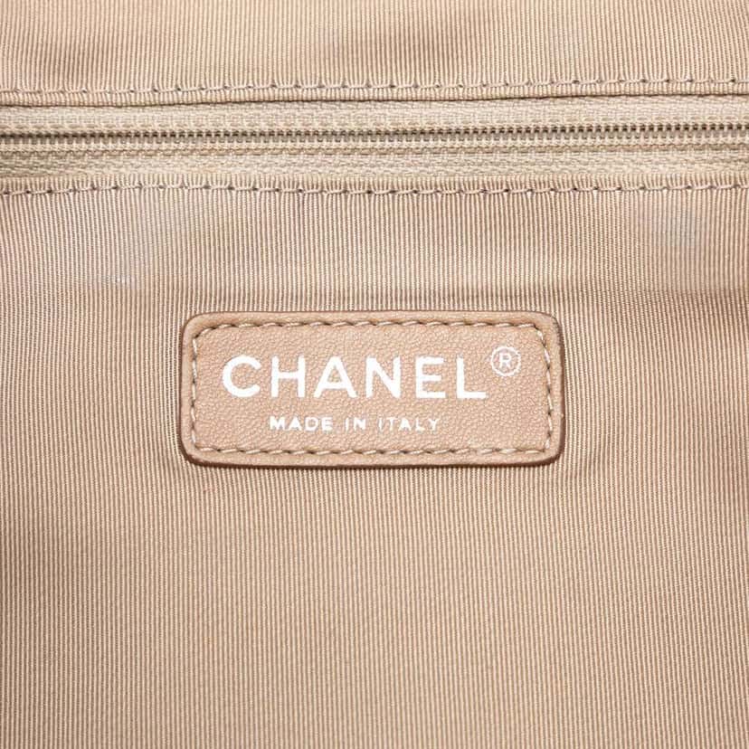 Chanel CC Quilted Caviar Expandable Tote Black Leather Good condition - Box View