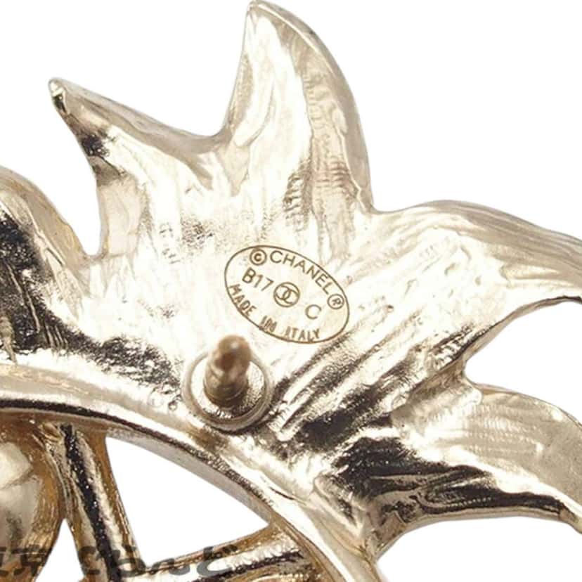 Chanel Gold Plated Faux Pearl Pineapple Pin Brooch Gold Metal Good condition - Inside View