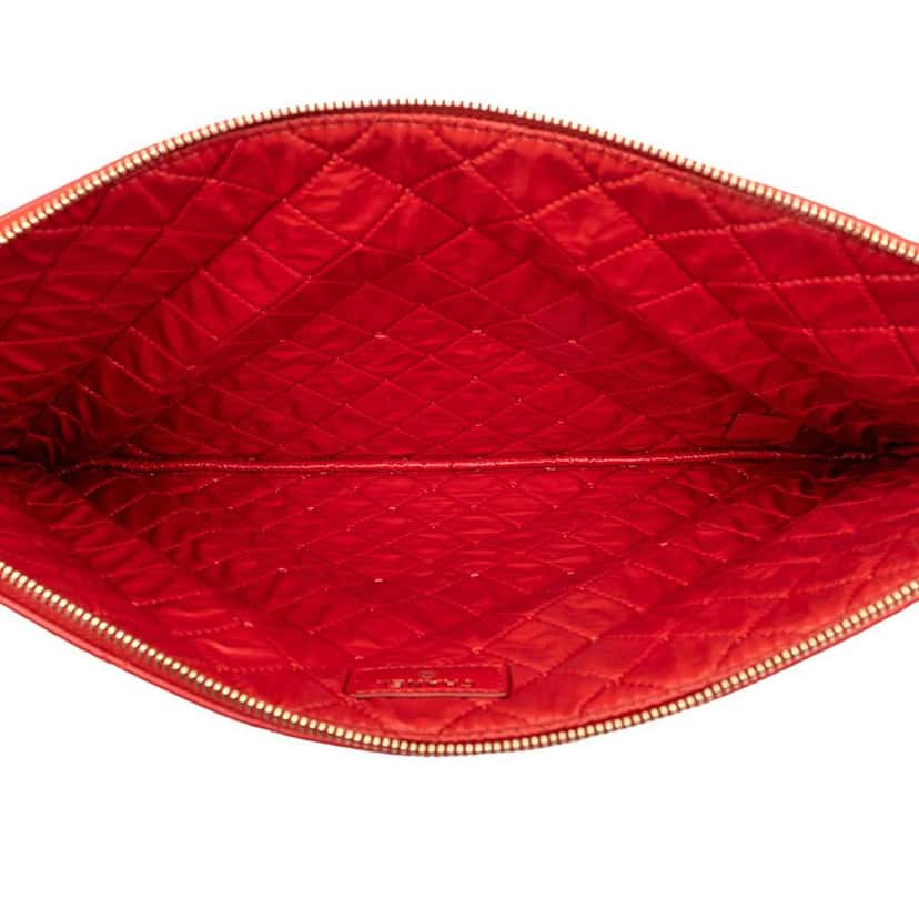 Chanel Large Quilted Lambskin Casino Charms O Case Clutch Red Leather Good condition - Model View