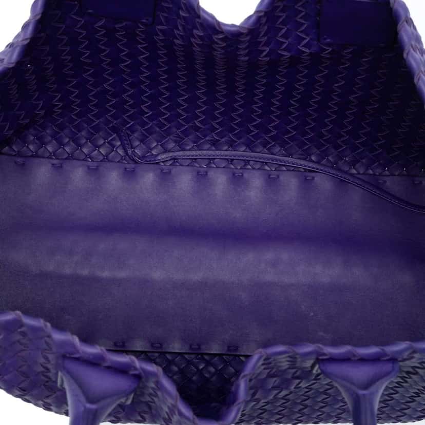 Bottega Veneta Medium Lambskin Intreccio Cabat Tote Purple Leather Good condition - Model View