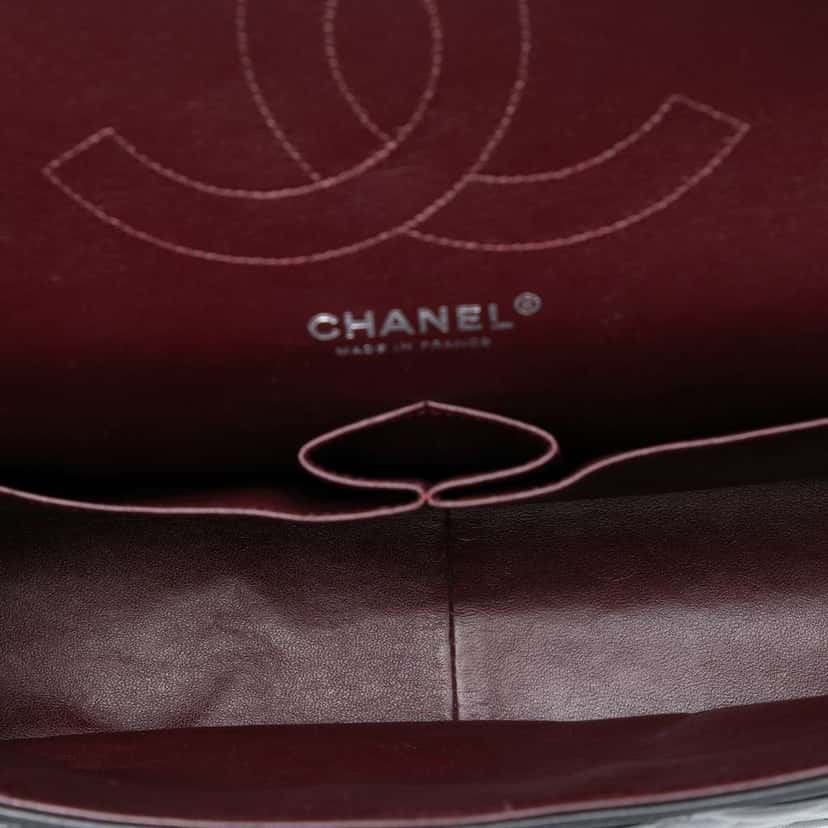 Chanel Jumbo Classic Lambskin Double Flap Black Leather Good condition - Model View