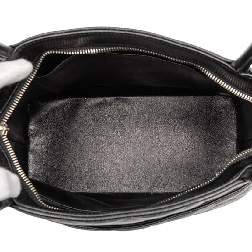 Chanel Caviar Medallion Tote Black Leather Very good condition - Model View