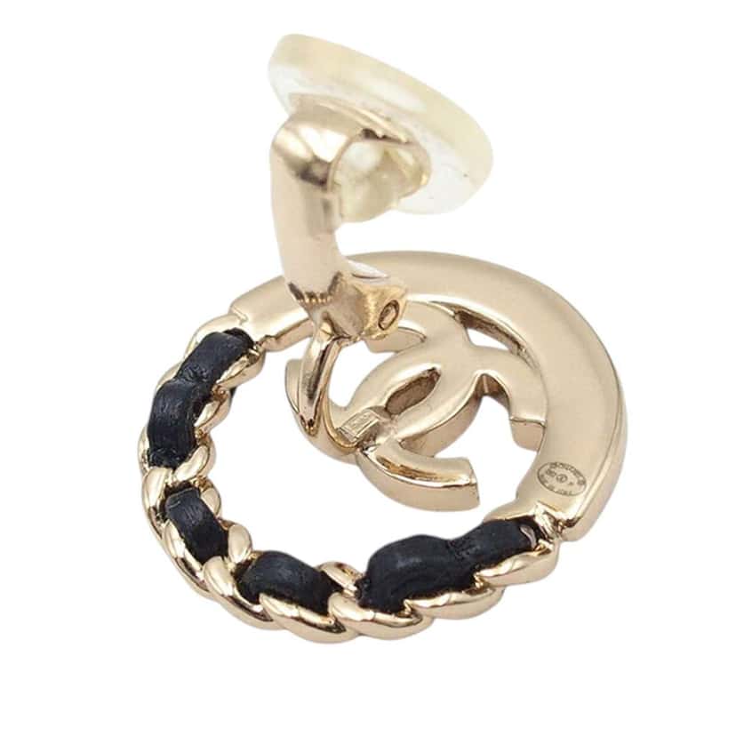 Chanel Gold Plated Leather Woven CC Round Clip on Earrings Gold Metal Very good condition - Box View