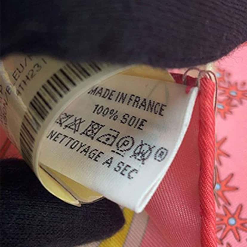 Hermès Flagship Silk Scarf 90 Pink Silk Very good condition - Inside View