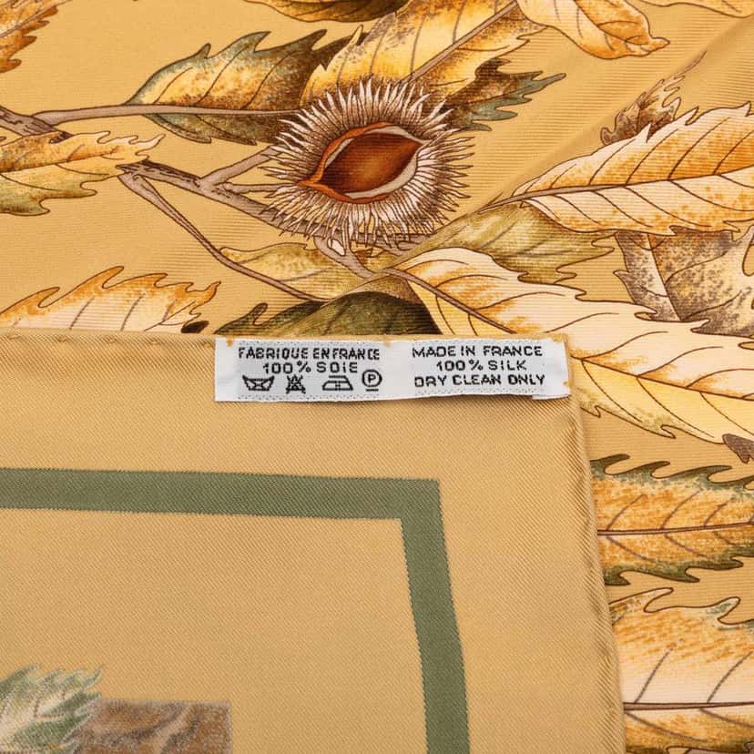 Hermès Casse Noisette Silk Scarf 90 Brown Silk Good condition - Model View