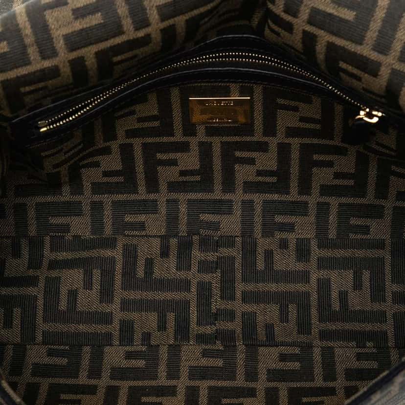Fendi Large Zucca Canvas Baguette Satchel Brown Canvas Good condition - Model View