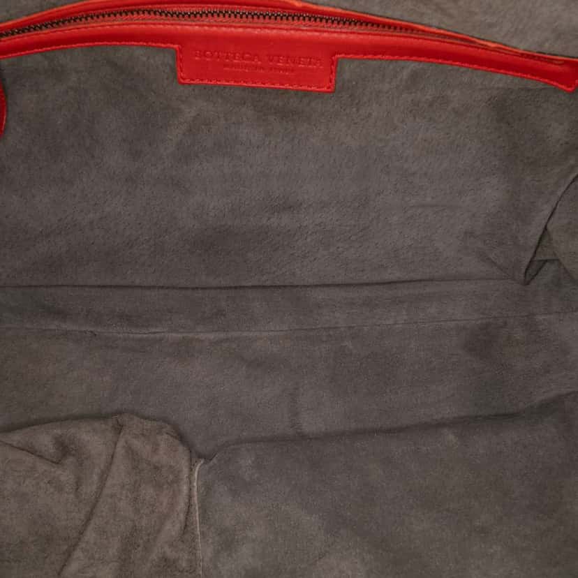 Bottega Veneta Nappa Intrecciato Montaigne Shoulder Bag Red Leather Good condition - Model View