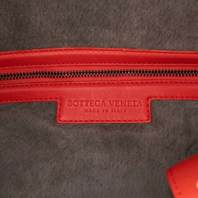 Bottega Veneta Nappa Intrecciato Montaigne Shoulder Bag Red Leather Good condition - Box View