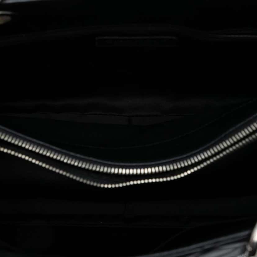 Chanel Caviar Grand Shopping Tote Black Leather Good condition - Model View