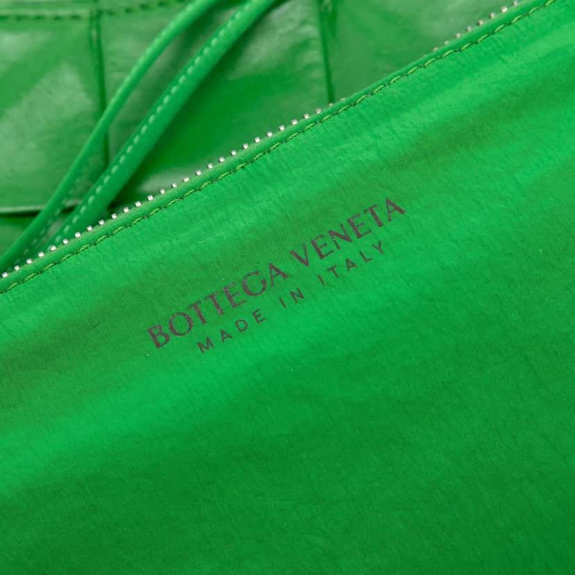 Bottega Veneta Stretch Paper Calfskin Intrecciato Cassette Crossbody Green Leather Good condition - Box View