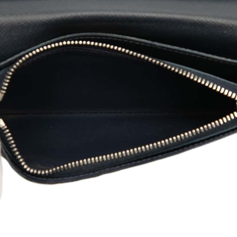 Louis Vuitton Taiga Brazza Wallet Black Leather Good condition - Model View