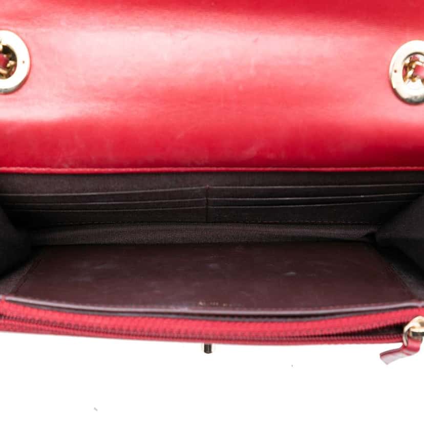 Chanel Lambskin Trendy CC Wallet On Chain Red Leather Good condition - Model View