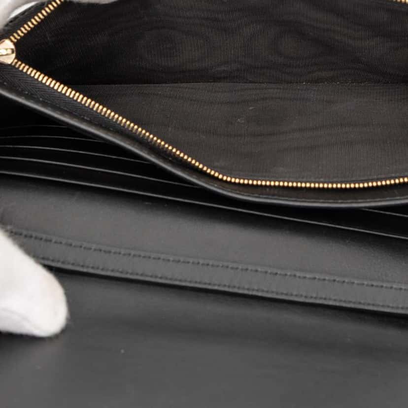 Gucci Microguccissima Wallet on Strap Black Leather Good condition - Model View