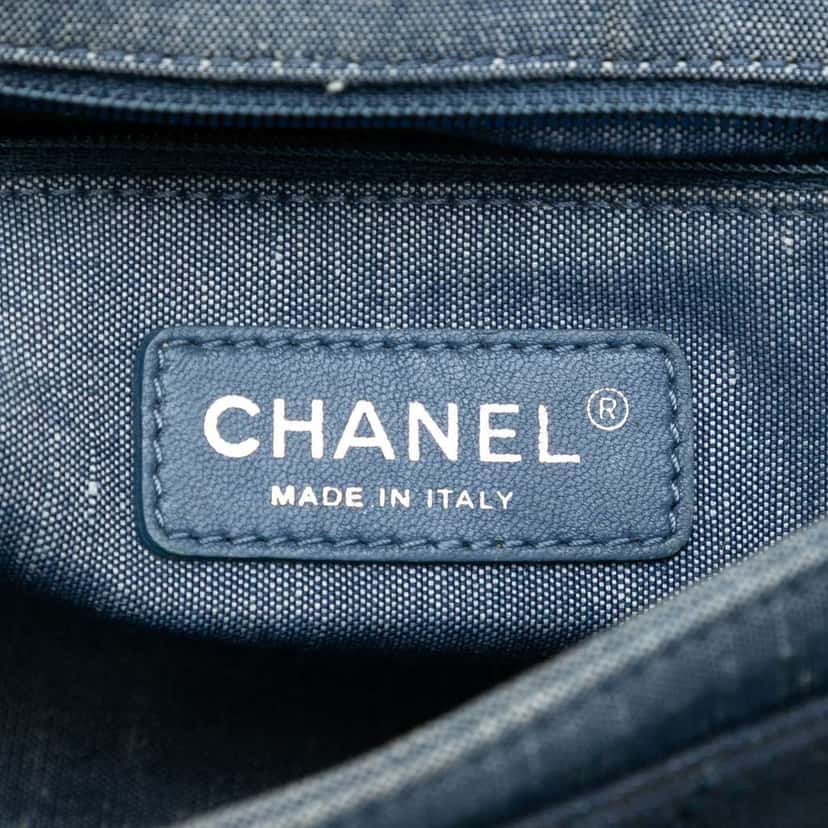 Chanel Medium Bicolor Quilted Denim Medallion Flap Blue Denim Good condition - Box View