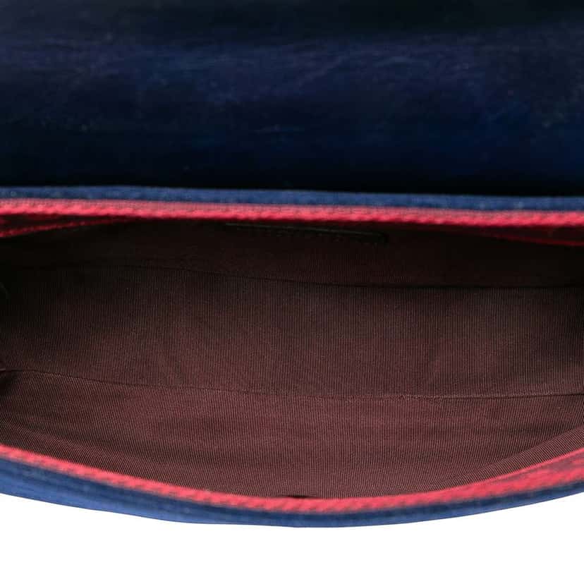 Chanel Paris Salzburg Quilted Glazed Calfskin and Felt Edelweiss Flower CC Flap Blue Leather Good condition - Model View