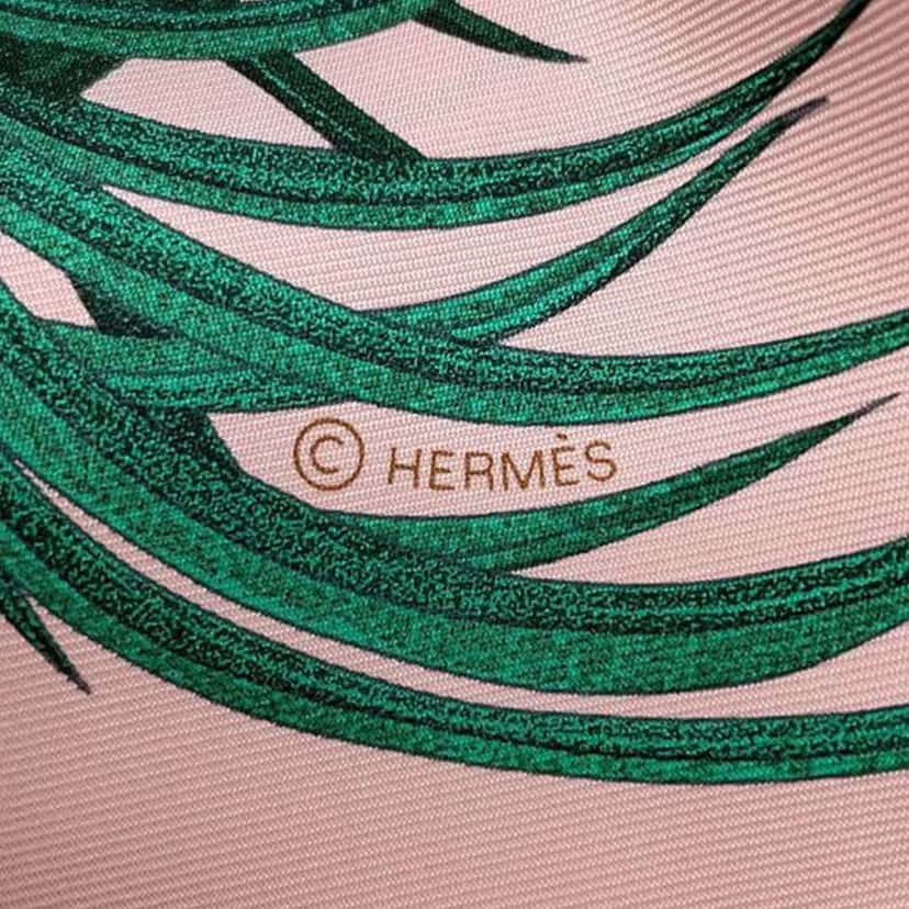 Hermès Index Palmarum Silk Scarf 90 Pink Silk Very good condition - Model View