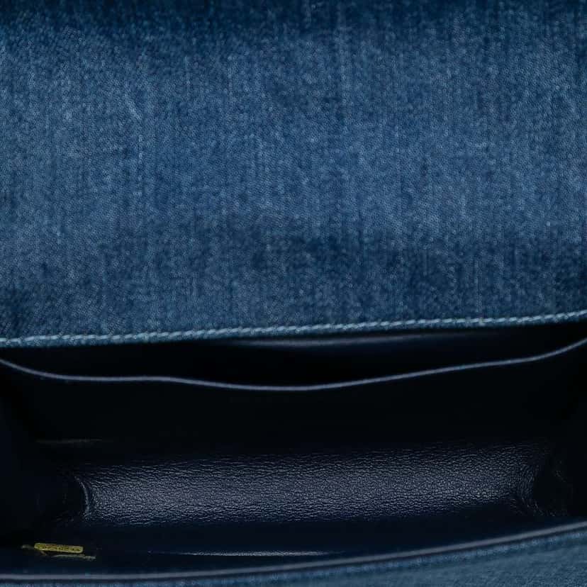Chanel Small Quilted Denim and Tweed Boy Flap Blue Tweed Good condition - Model View
