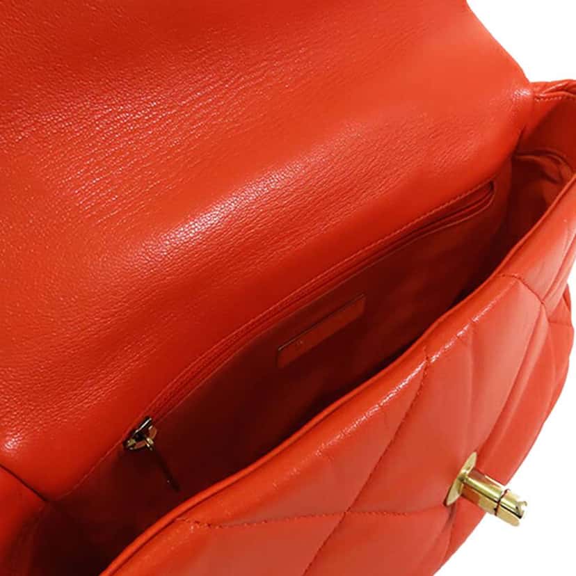 Chanel Medium Lambskin 19 Flap Orange Leather Good condition - Model View