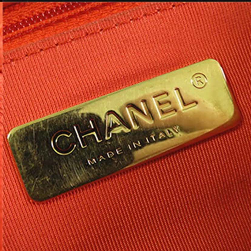 Chanel Medium Lambskin 19 Flap Orange Leather Good condition - Box View