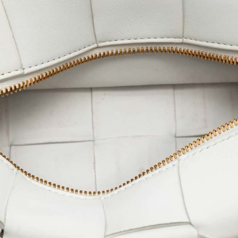 Bottega Veneta Small Lambskin Intrecciato Brick Cassette White Leather Very good condition - Model View
