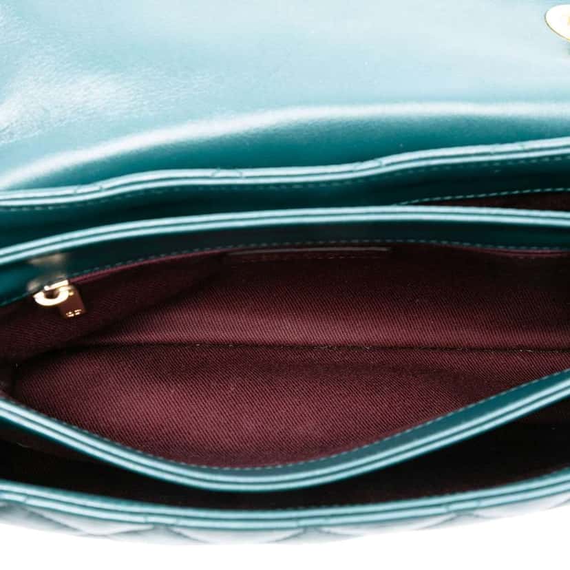 Chanel Medium Quilted Calfskin Soft Elegance Flap Green Leather Good condition - Model View