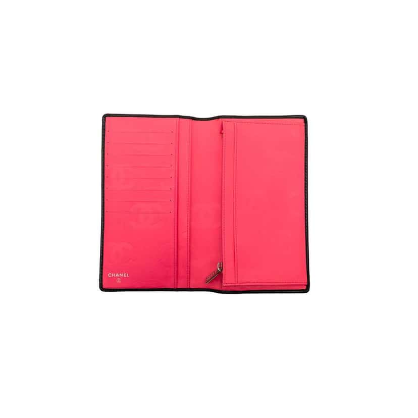 Chanel Quilted Lambskin Cambon Ligne Bifold Wallet Black Leather Good condition - Model View