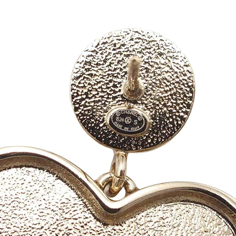 Chanel CC Gold Plated Faux Pearl Heart Push Back Earrings Gold Metal Good condition - Model View