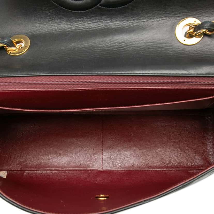 Chanel Maxi XL Classic Lambskin Single Flap Black Leather Good condition - Model View
