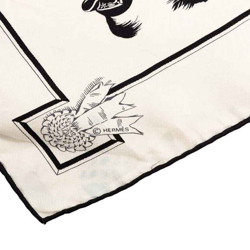 Hermès Brides de Gala en Desordre triangle Silk Scarf White Silk Good condition - Inside View