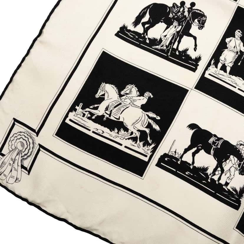 Hermès Brides de Gala en Desordre triangle Silk Scarf White Silk Good condition - Box View