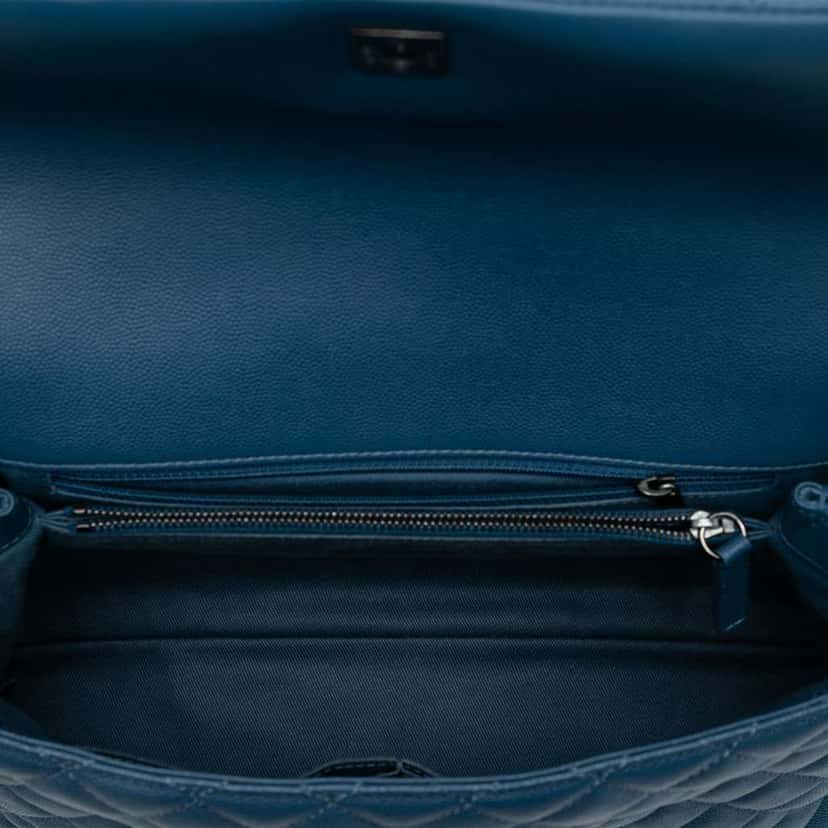 Chanel Medium Quilted Caviar Coco Top Handle Bag Blue Leather Good condition - Model View