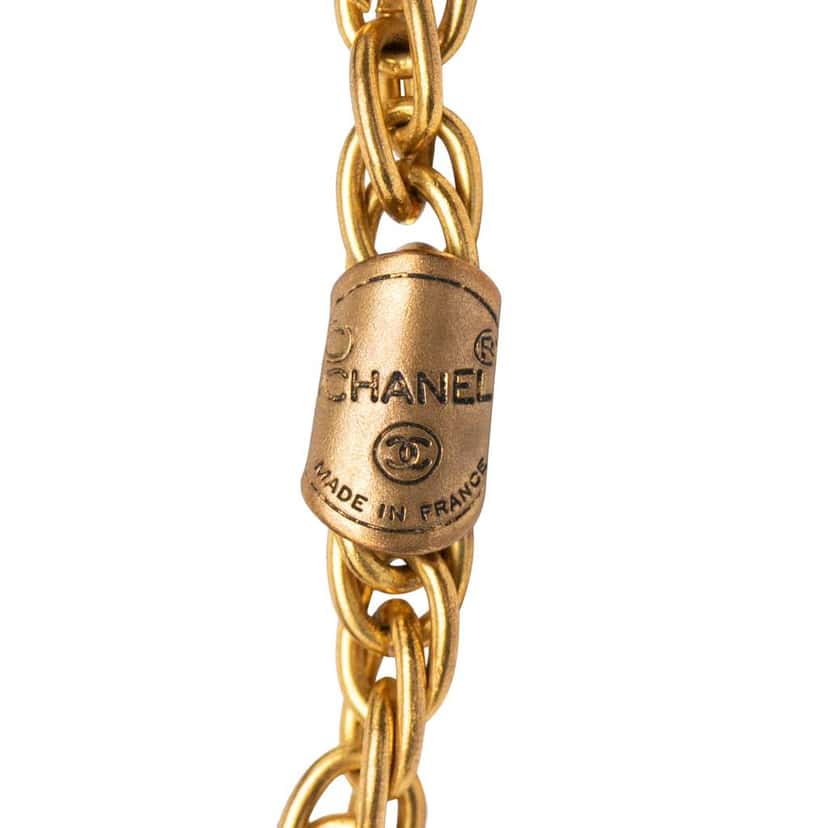 Chanel Gold Plated CC Medallion Pendant Necklace Gold Metal Good condition - Inside View