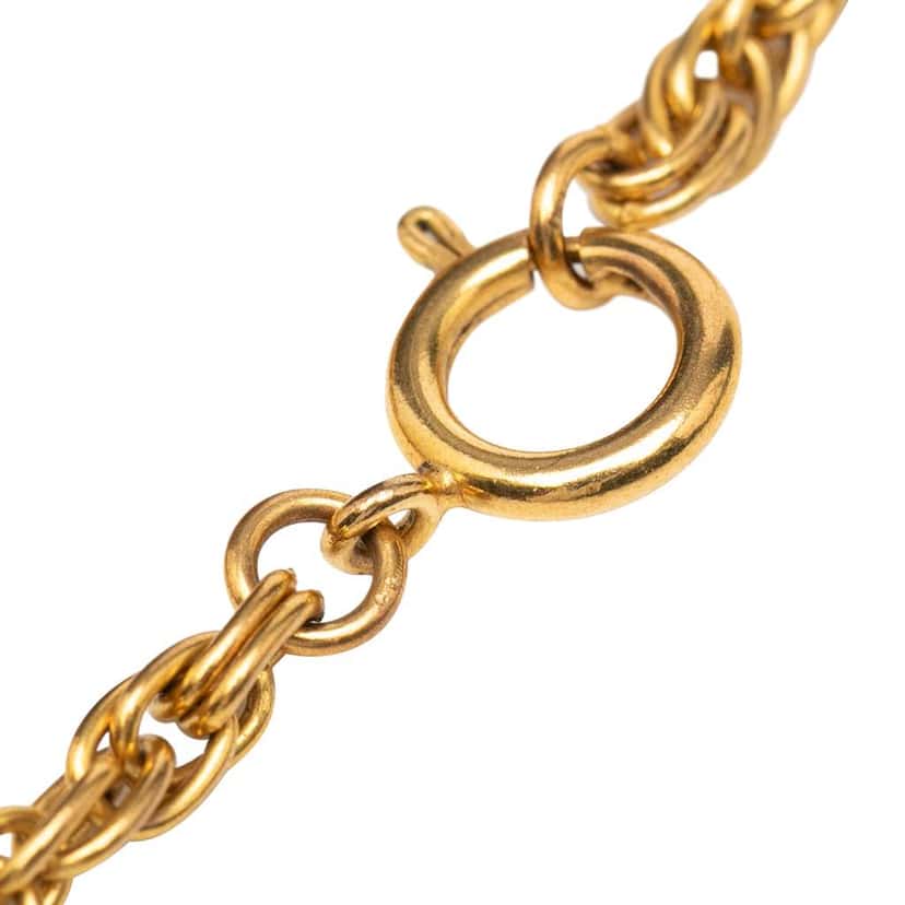 Chanel Gold Plated CC Medallion Pendant Necklace Gold Metal Good condition - Model View