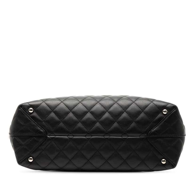 Chanel Large Quilted Calfskin Convertible Daily Shopping Tote Black Leather Good condition - Inside View