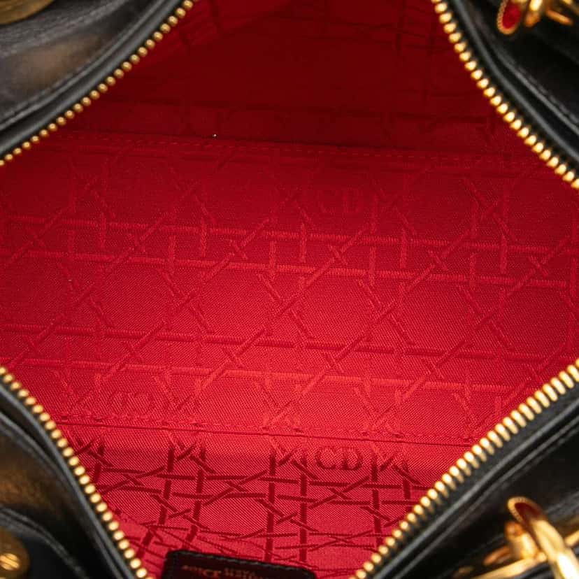 Dior Medium Lambskin Cannage Lady Dior Black Leather Good condition - Model View