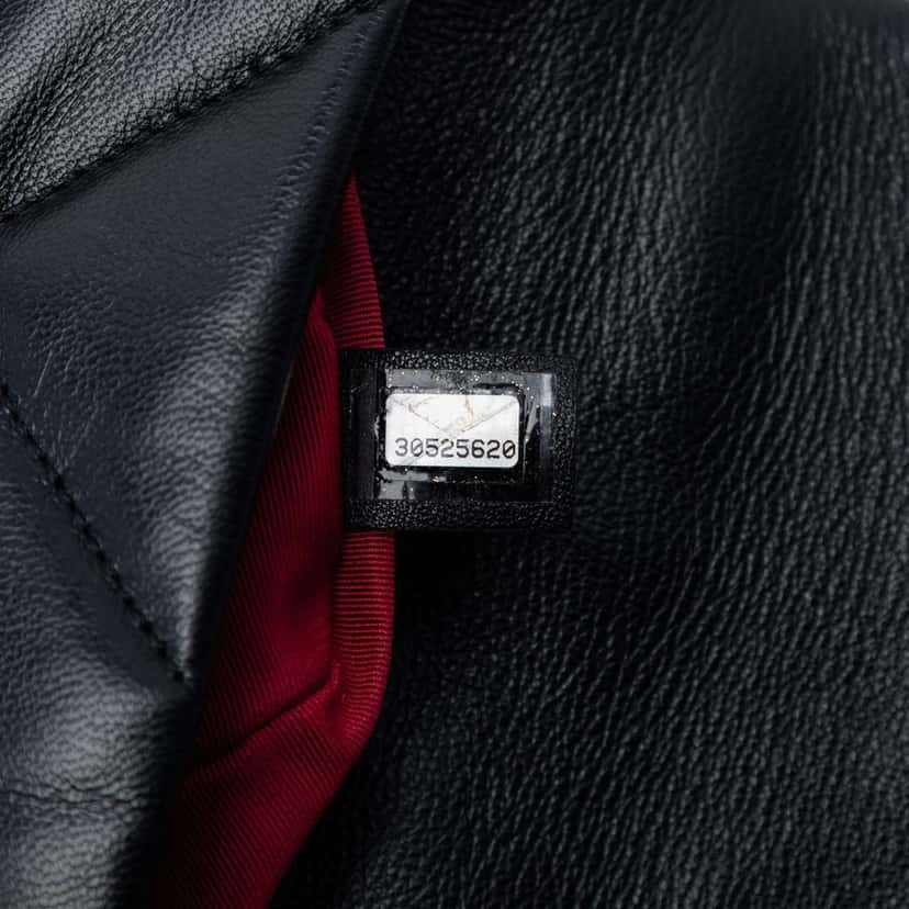 Chanel Medium Lambskin 19 Flap Black Leather Good condition - Box View